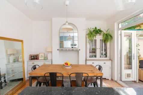 1B1R6BN - Kitchen Diner E.jpg