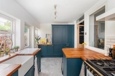 2W2RWL - Kitchen C.jpg