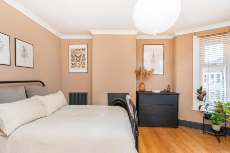 2W2RWL - Bedroom A.jpg