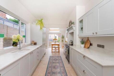 0B4RBN - Kitchen G.jpg