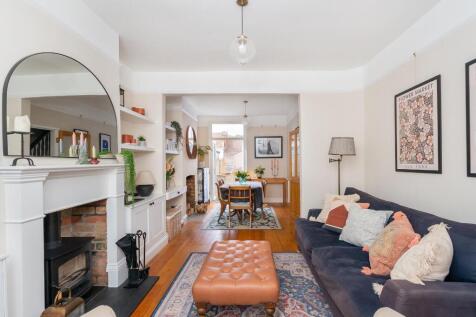 0B4RBN - Living Room B.jpg