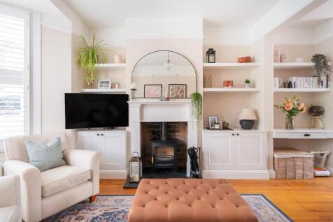 0B4RBN - Living Room A.jpg