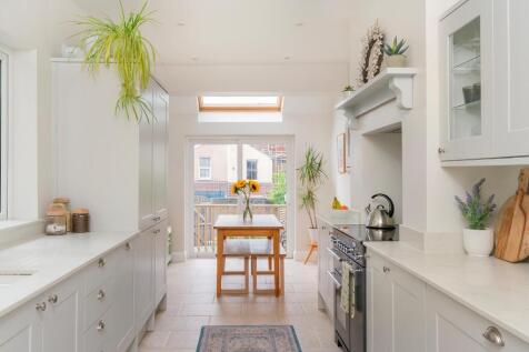 0B4RBN - Kitchen F.jpg