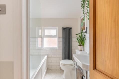 0B4RBN - Bathroom C.jpg