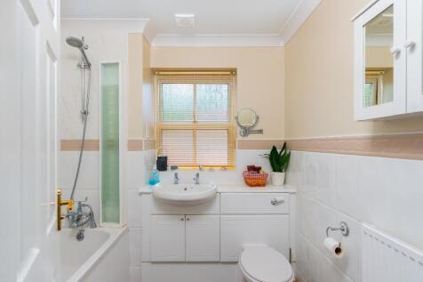 3P3CFP - Bathroom B.jpg