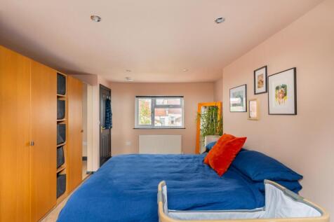2D7RGK - Bedroom B.jpg