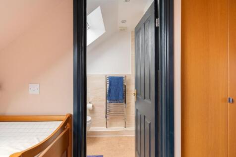 2D7RGK - Ensuite B.jpg