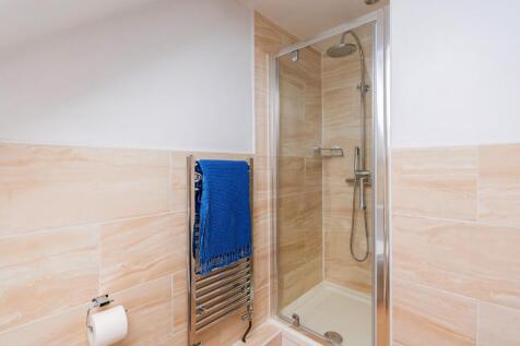2D7RGK - Ensuite A.jpg