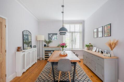 2G2AKE - Dining Room D.jpg