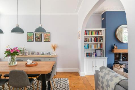 2G2AKE - Dining Room E.jpg