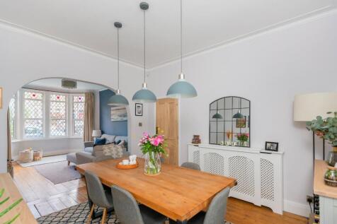 2G2AKE - Dining Room C.jpg
