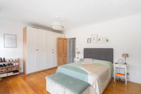 2G2AKE - Bedroom B.jpg