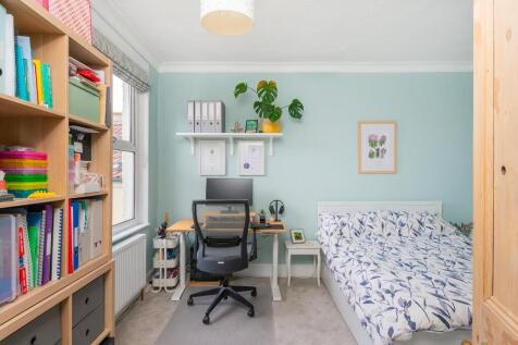 2G2AKE - Bedroom G.jpg