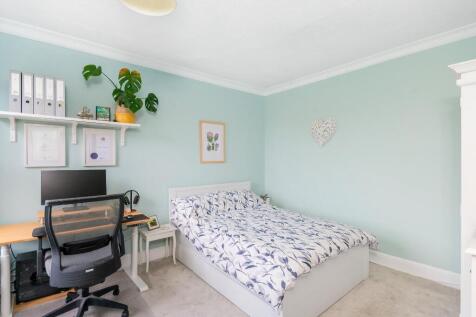 2G2AKE - Bedroom F.jpg