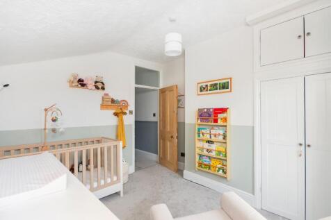 2G2AKE - Bedroom I.jpg