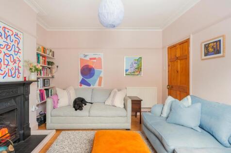 2N5BFS - Living Room C.jpg