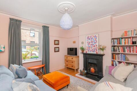 2N5BFS - Living Room E.jpg