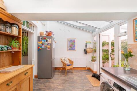 2N5BFS - Kitchen E.jpg