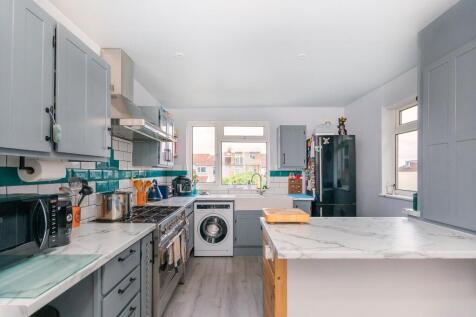7K6AHD - Kitchen E.jpg