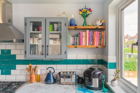 7K6AHD - Kitchen B.jpg