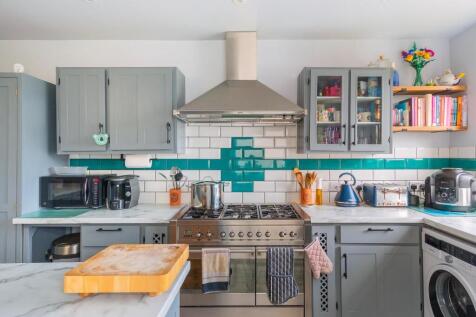 7K6AHD - Kitchen C.jpg