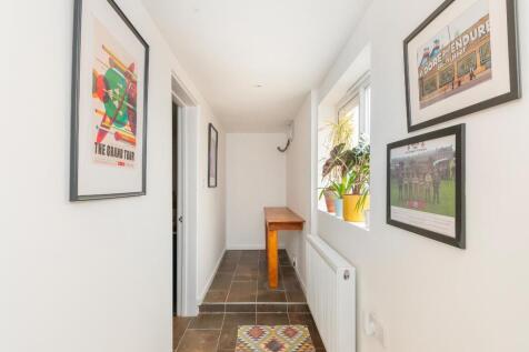 7K6AHD - Basement Hallway B.jpg