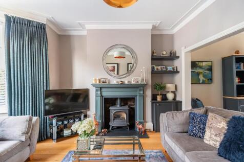 6I5RSE - Living Room B.jpg