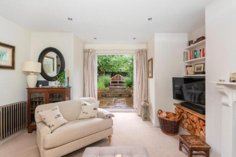 G3F5WRCM - Living Room D.jpg