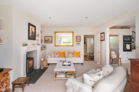 G3F5WRCM - Living Room B.jpg