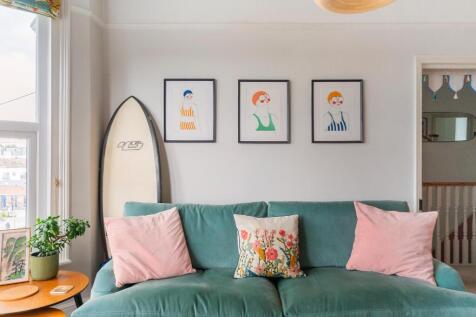2B5R2BAV - Living Room B.jpg