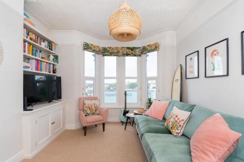 2B5R2BAV - Living Room C.jpg