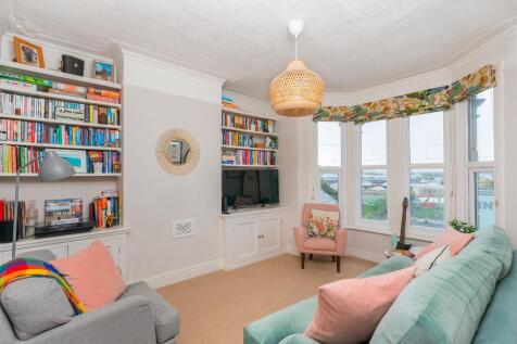 2B5R2BAV - Living Room D.jpg
