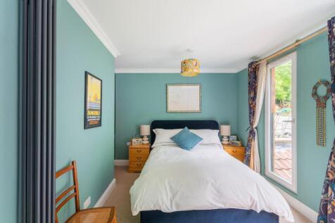 2B5R2BAV - Bedroom E.jpg