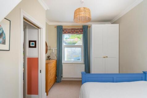 2B5R2BAV - Bedroom B.jpg