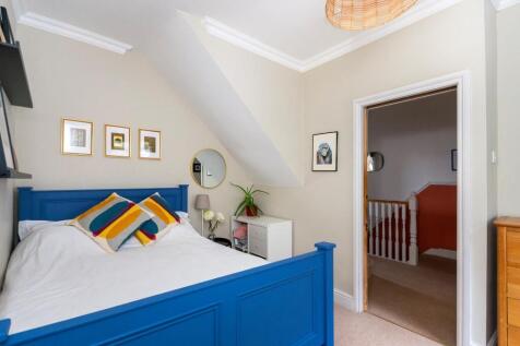 2B5R2BAV - Bedroom A.jpg