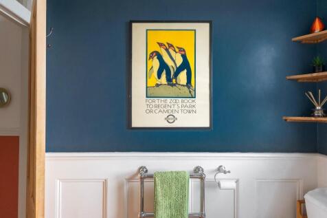 2B5R2BAV - Bathroom A.jpg