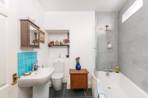 2F9SBTN - Bathroom B.jpg