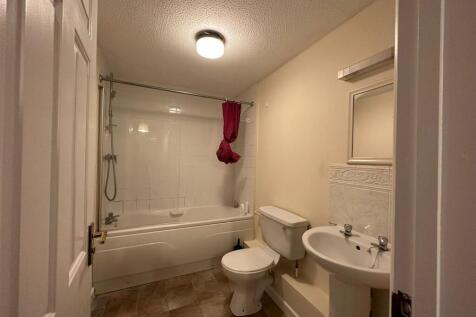 3 Anna Pav - Bathroom.jpg