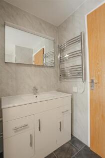 Bathroom 2.jpg