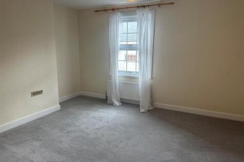 21 Edward Street Bedroom.jpg