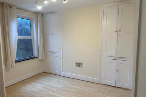 21 Edward Street Bedroom 2.jpg