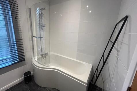 Bathroom b.jpg