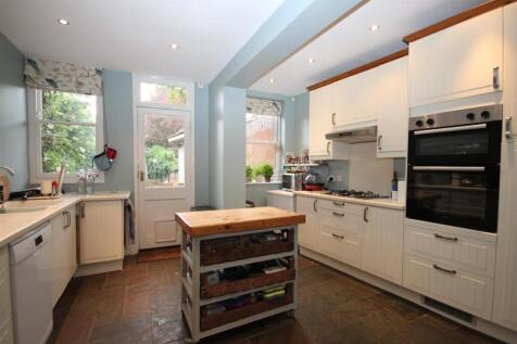KITCHEN/FAMILY ROOM