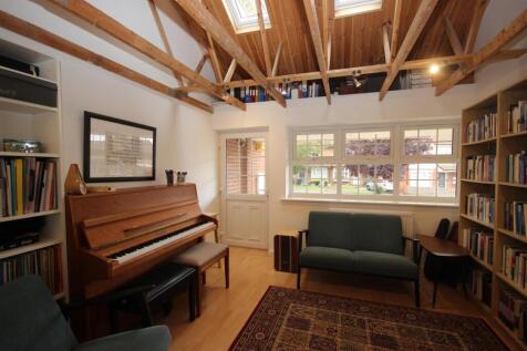 STUDY/MUSIC ROOM