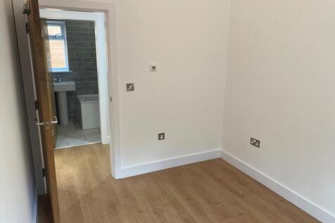 Bedroom 2 (2)