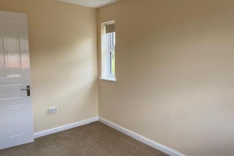 Bedroom 2 (2)