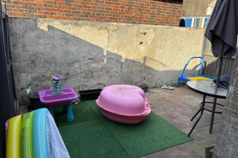 Courtyard garden