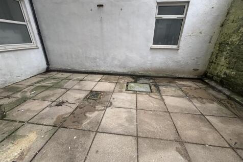 Courtyard garden