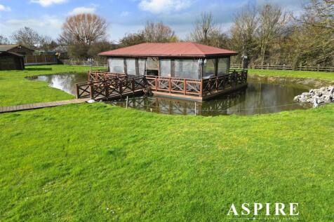 OUTBUILDING ON LAKE