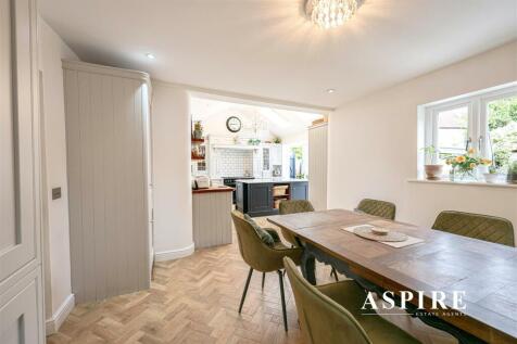 Aspire Estate Agents1001.jpg